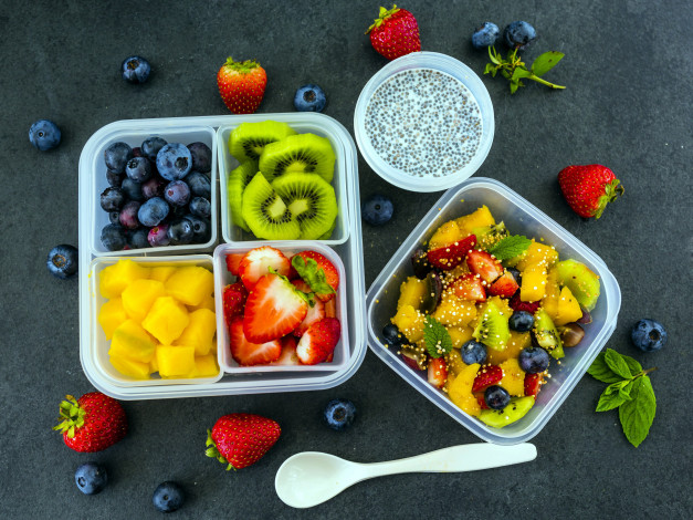 Обои картинки фото еда, фрукты,  ягоды, клубника, черника, киви