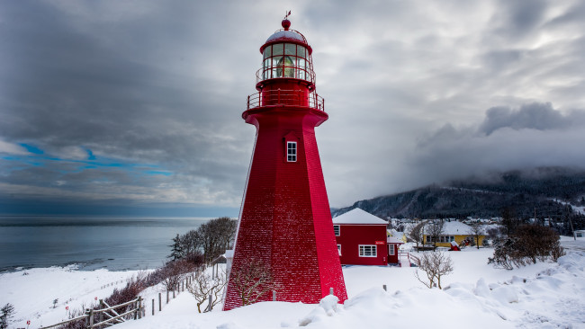 Обои картинки фото природа, маяки, зима, маяк, побережье, туман, здание