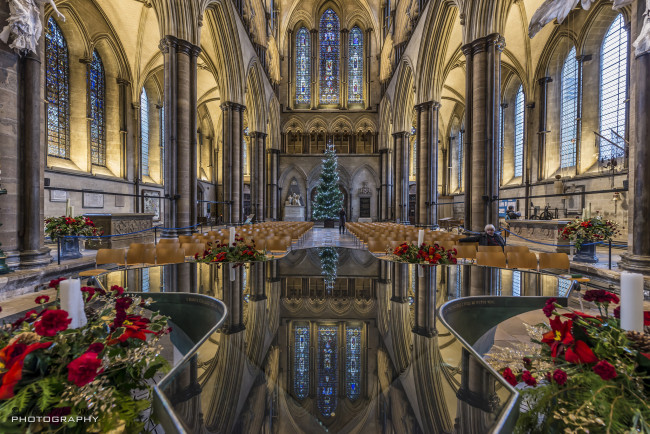 Обои картинки фото cathedral reflections of christmas, интерьер, убранство,  роспись храма, рождество, ель, витражи, собор
