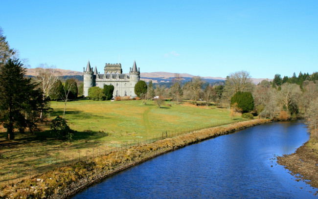 Обои картинки фото города, замок инверари , шотландия,  англия, река, замок, деревья