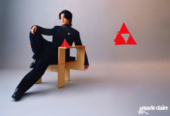 Картинка мужчины xiao+zhan актер костюм пирамида кресло