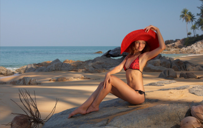 Обои картинки фото -Unsort Брюнетки Шатенки, девушки, unsort, брюнетки, шатенки, шляпа, пляж, бикини, море