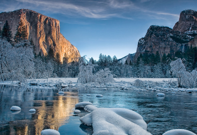 Обои картинки фото природа, зима, вода, горы, снег, деревья
