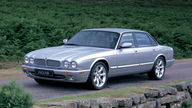 Обои картинки фото jaguar xj, автомобили, jaguar, land, rover, ltd, легковые, класс-люкс, великобритания