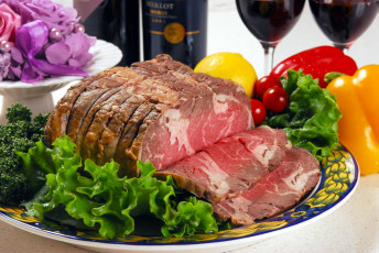 Картинка еда мясные+блюда вино перец зелень ростбиф