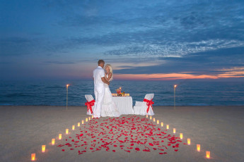 Картинка разное мужчина+женщина море пляж свадебный вечер