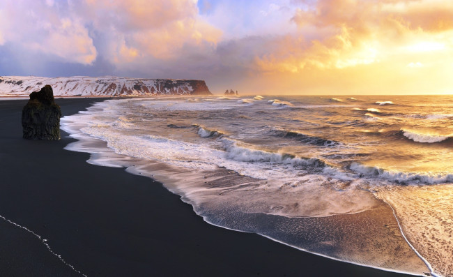Обои картинки фото природа, побережье, небо, тучи, закат, море, берег, камень