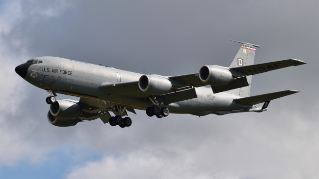 Обои картинки фото boeing kc-135t, авиация, военно-транспортные самолёты, заправщик, танкер