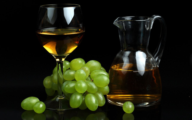 Обои картинки фото еда, напитки,  вино, бокал, вино, виноград, кувшин
