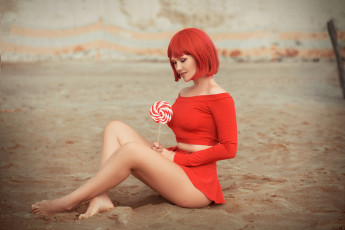 Картинка девушки -+рыжеволосые+и+разноцветные cтанислав максимов женщины рыжие красная одежда леденец песок модель ноги босиком на природе ляля красoтка