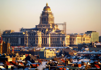 Картинка города брюссель бельгия собор дома крыши