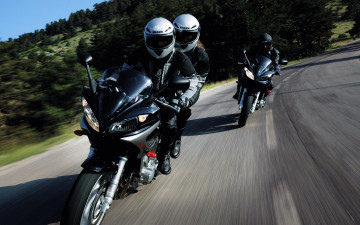 Картинка мотоциклы unsort дорога трасса мотоциклисты шлемы