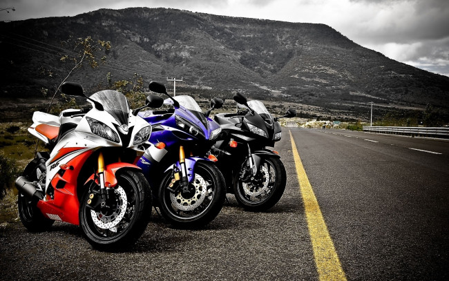 Обои картинки фото мотоциклы, yamaha, дорога, обочина, мокоциклы