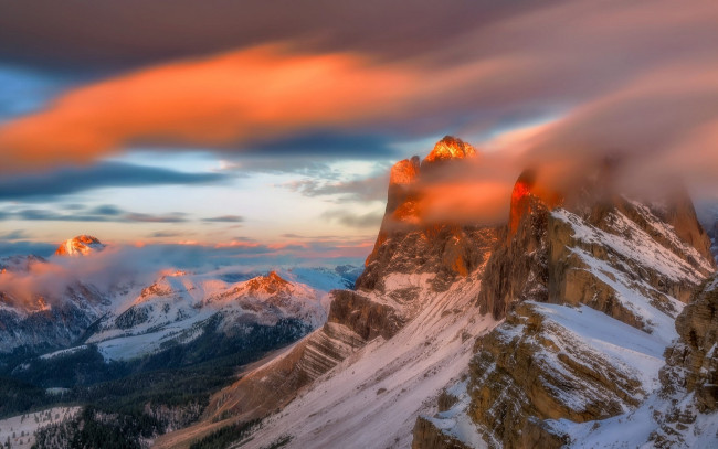 Обои картинки фото природа, горы, облака, скалы, сне, заря