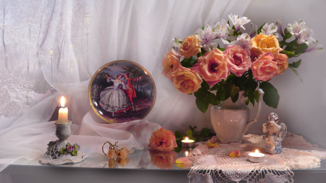Обои картинки фото цветы, букеты,  композиции, свечи, статуэтка, блюдо, букет, розы, альстромерия