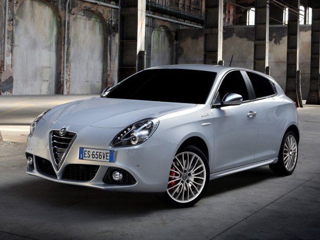 Обои картинки фото alfa romeo giulietta sportiva 2014, автомобили, alfa romeo, белый, помещение