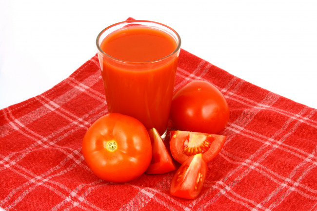 Обои картинки фото еда, напитки,  сок, стакан, томатный, сок, помидоры