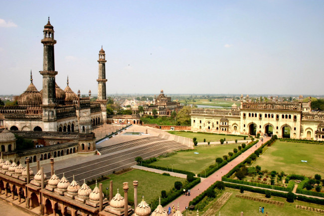 Обои картинки фото лакхнау, индия, города, мечети, медресе, лестница, дорожки, минареты, мечеть