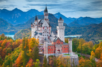 Картинка города замок+нойшванштайн+ германия горы осень замок нойшванштайн юго-западная бавария юг германии
