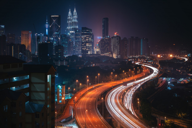 Обои картинки фото города, куала-лумпур , малайзия, ночь, куала, лумпур, огни, дорога, город