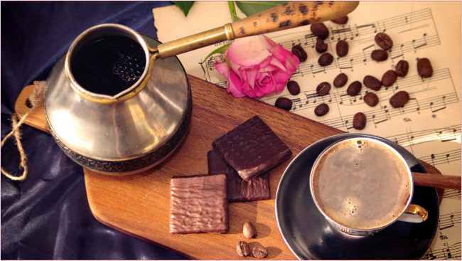Обои картинки фото еда, кофе,  кофейные зёрна, печенье, джезва, роза