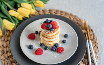 Картинка еда блины +оладьи ягоды завтрак сырники