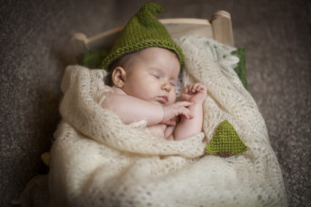 Картинка разное люди ребенок младенец шапка кровать