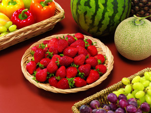 Картинка еда фрукты овощи вместе ягоды натюрморт виноград клубника арбуз дыня паприка