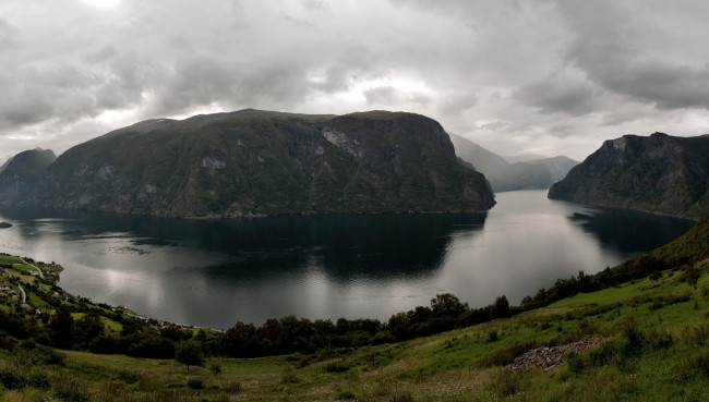 Обои картинки фото аурландсфьорд, норвегия, природа, пейзажи, озеро, горы