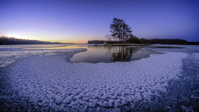 Обои картинки фото природа, реки, озера, финляндия, деревья, лёд, закат, озеро