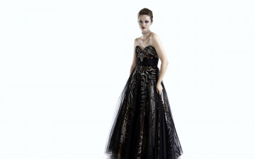 Картинка девушки -unsort+ брюнетки темноволосые ожерелье платье модель