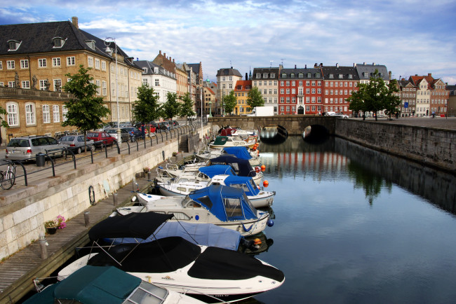 Обои картинки фото копенгаген, города, дания, река, катера, дома, столица