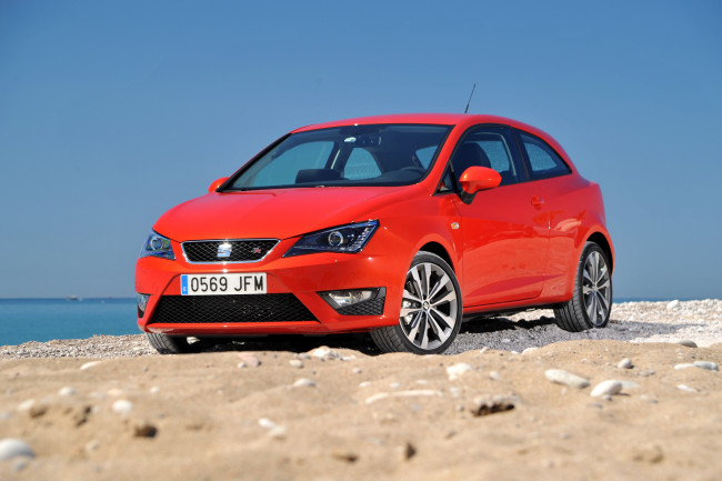 Обои картинки фото автомобили, seat, ibiza, sc, fr, 2015г, красный