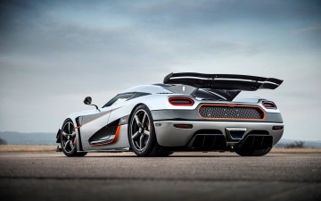 обоя koenigsegg agera, автомобили, koenigsegg, белый, площадка, небо