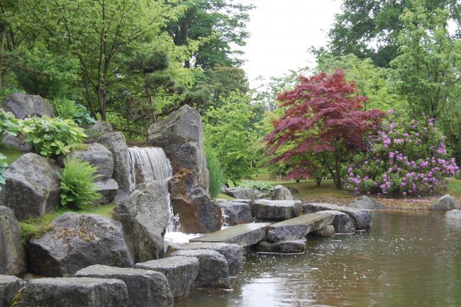 Обои картинки фото japanese, garden, природа, парк, пруд, камни, деревья, кустарник, цветы, Япония