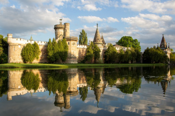 Картинка franzensburg города -+дворцы +замки +крепости стены река башни
