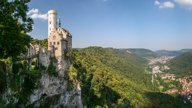 Обои картинки фото lichtenstein castle, города, замки германии, горы, долина, замок