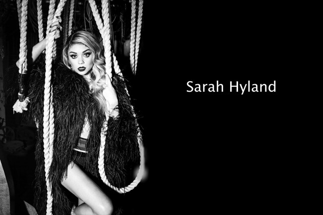 Обои картинки фото sarah hyland, девушки, перья, актриса, блондинка, сара, хайлэнд, веревки