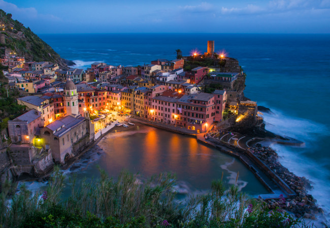 Обои картинки фото vernazza at night, города, амальфийское и лигурийское побережье , италия, огни, поселок, море