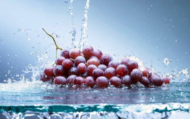 Обои картинки фото еда, виноград, вода, ягоды