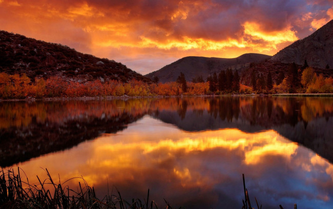 Обои картинки фото amazing, red, lake, sunset, природа, реки, озера, тучи, озеро, закат, горы