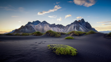 Картинка природа побережье облака скалы песок камни трава