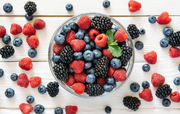 Картинка еда фрукты +ягоды черника ягоды малина ежевика