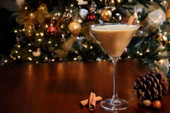 Картинка праздничные угощения шишка елка напиток