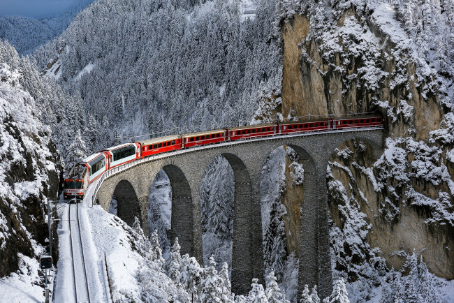 Обои картинки фото техника, поезда, поезд, горы, швейцария, железная, дорога, снег, мост, лес