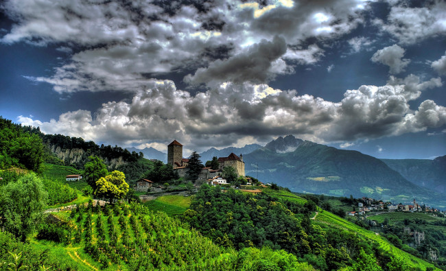 Обои картинки фото tirol, village, trentino, alto, adige, italy, города, пейзажи, trentino-alto, castle, деревня, тироло, пейзаж, горы, замок, италия