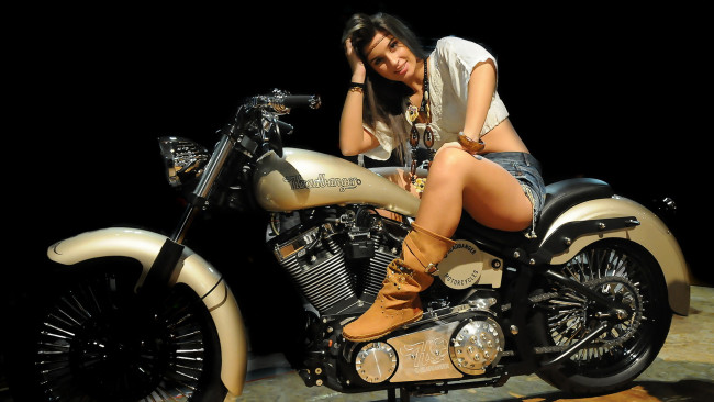 Обои картинки фото мотоциклы, мото с девушкой, взгляд, мотоцикл, девушка