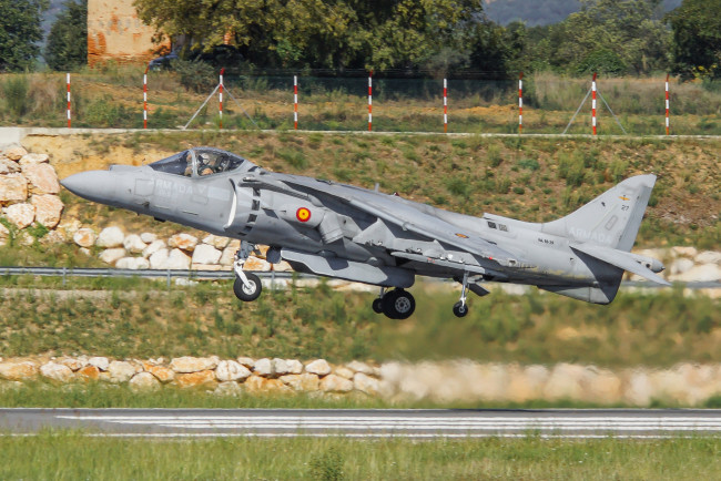 Обои картинки фото mcdonnell douglas av-8b harrier ii, авиация, боевые самолёты, истребитель