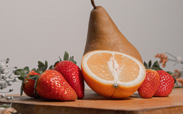 Картинка еда фрукты +ягоды груша апельсин клубника