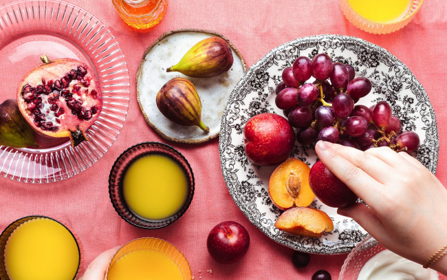Обои картинки фото еда, фрукты,  ягоды, инжир, гранат, виноград